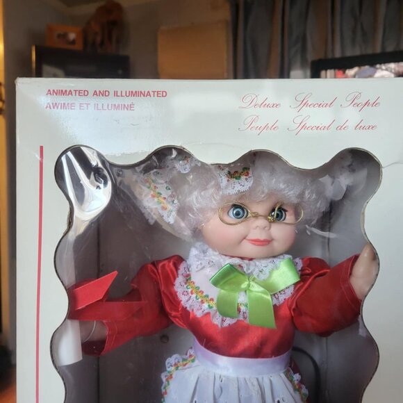Vintage Woolworth's Design Arts Mrs. Claus Lighting the way! So adorable! - Picture 7 of 9